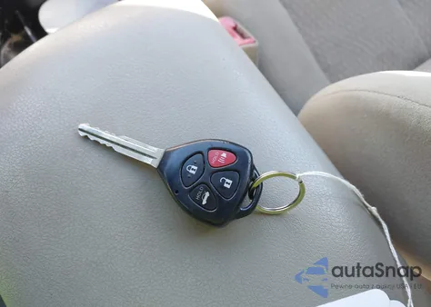 2011 Toyota Camry Le z USA, uszkodzony, nr VIN 4T1BF3EK4BU752276